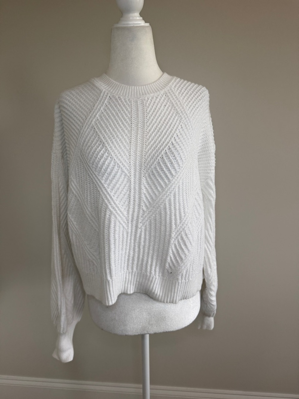 Express Classic White Textured Knit Sweater - Women's Crewneck size XS
